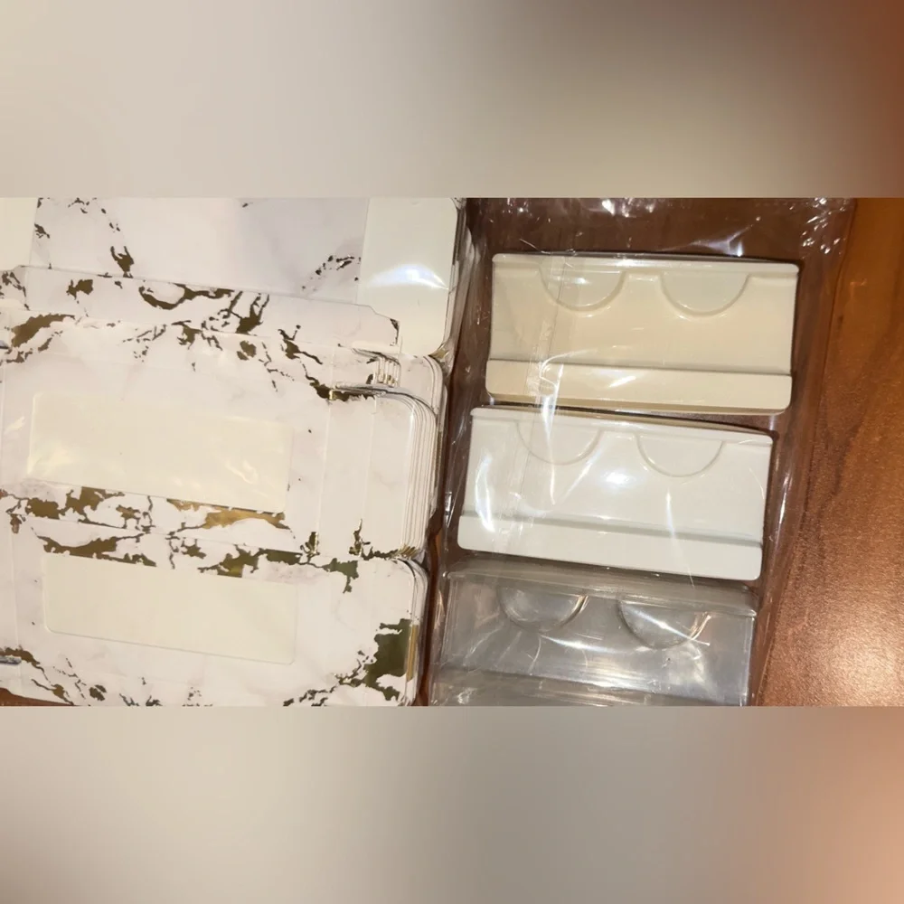 132 EYELASH BOXES AND LASH TRAYS - Picture 3 of 3